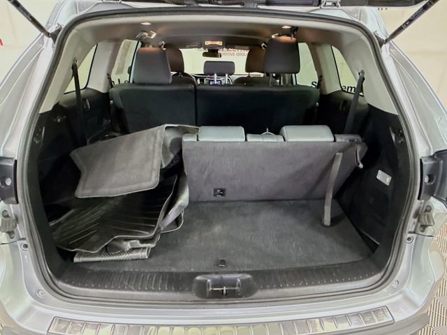Used 2019 Toyota Highlander LE AWD/4WD image 24