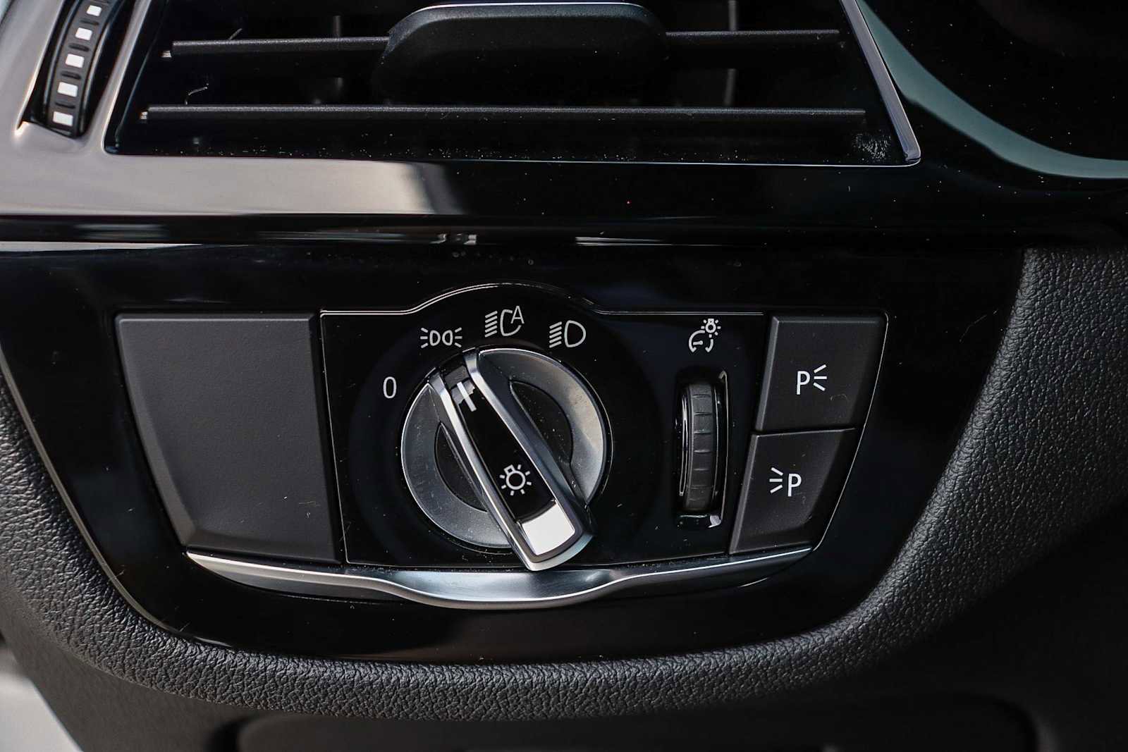 Used 2022 BMW 530e w/ M Sport Package image 31