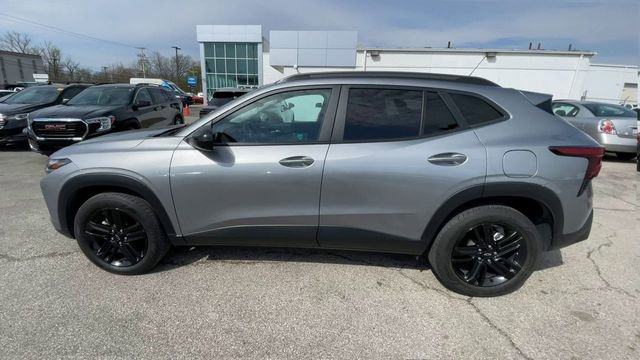 Used 2024 Chevrolet Trax ACTIV w/ Sunroof Package image 7