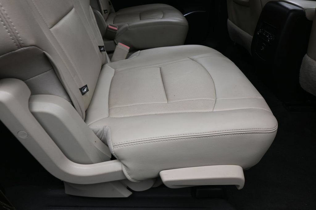 Used 2020 Buick Enclave Essence FWD image 38