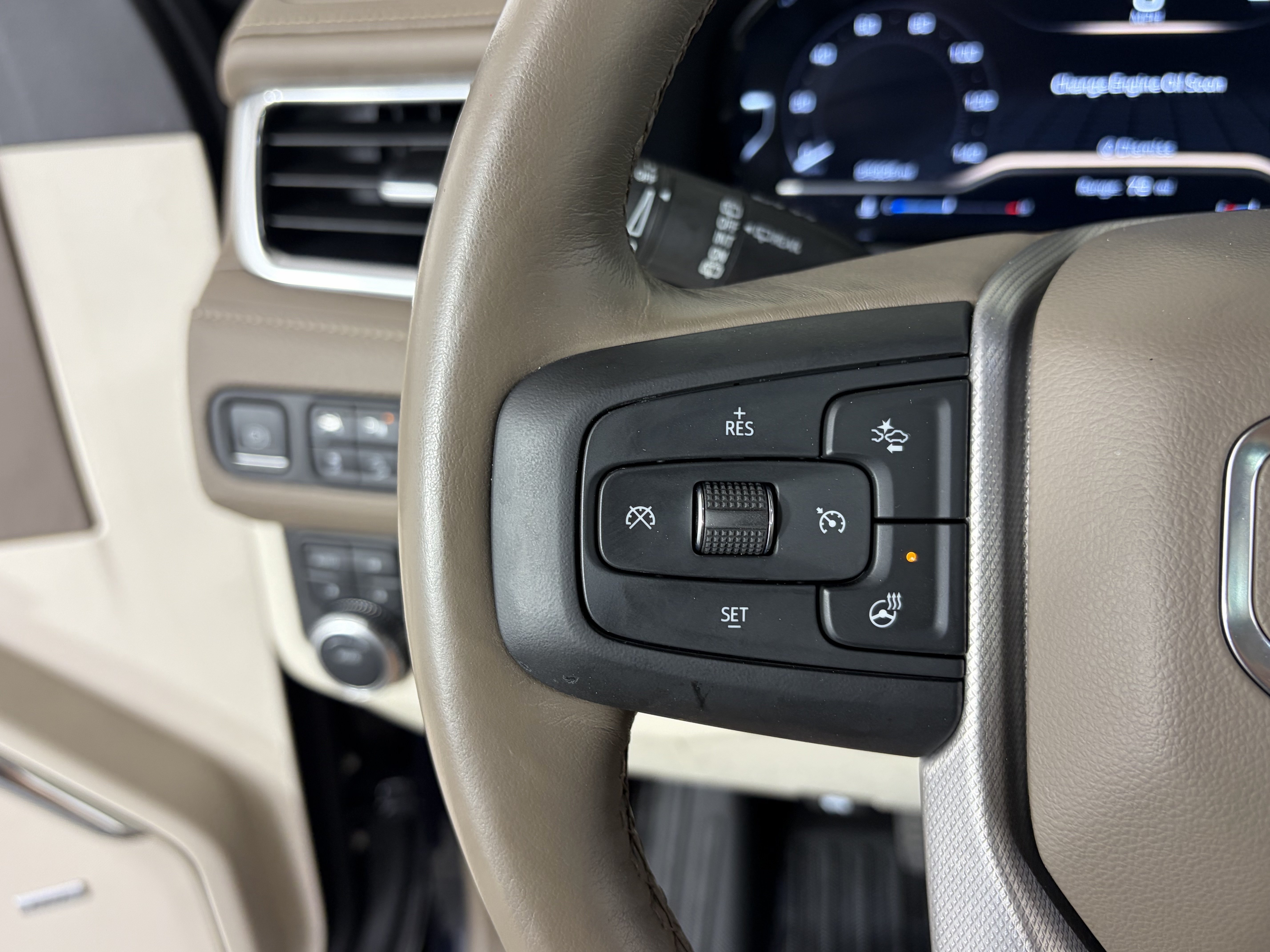 Used 2023 GMC Yukon Denali AWD/4WD image 33