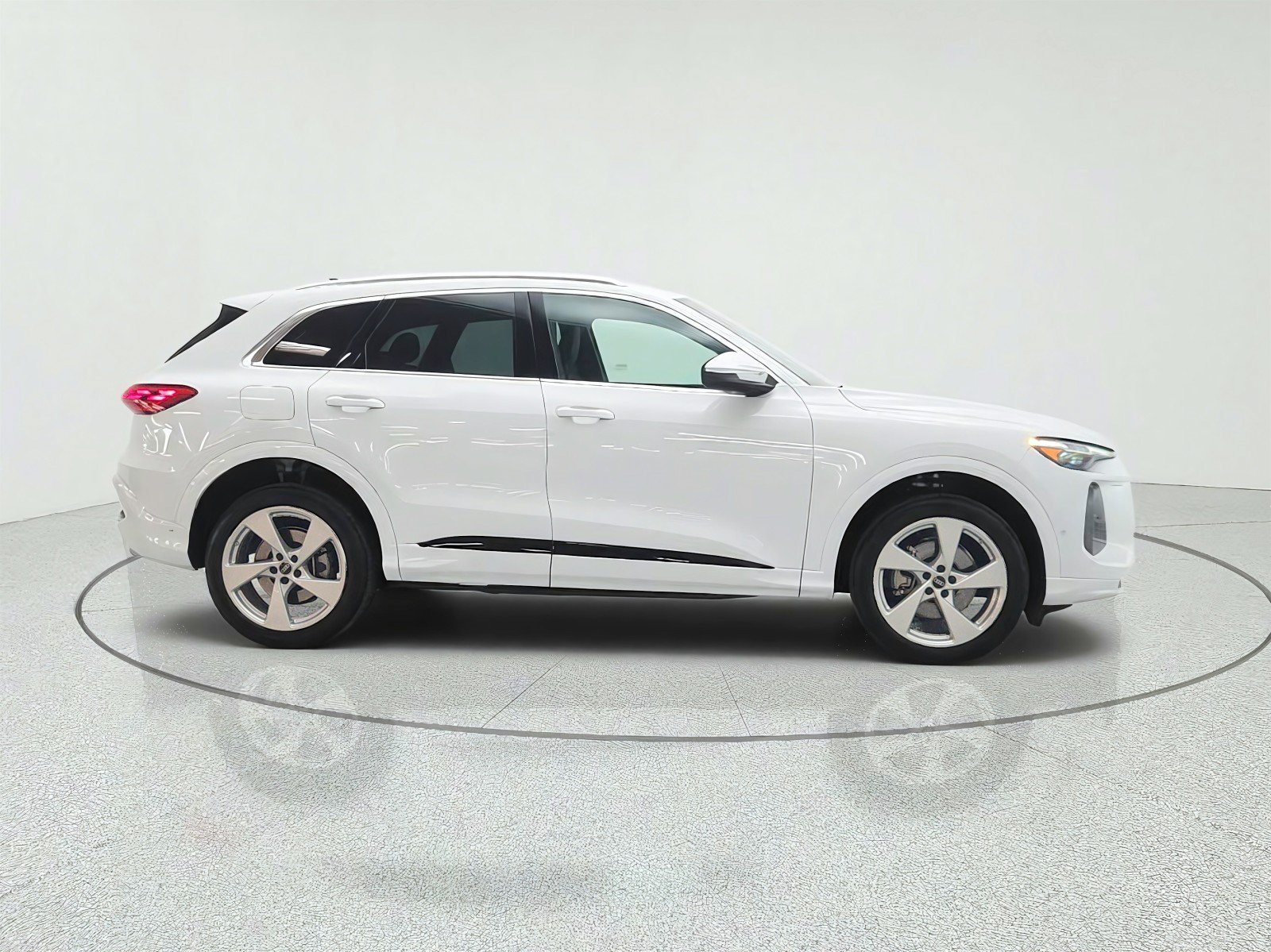Used 2025 Audi Q5 Premium Plus w/ Premium Plus AWD/4WD image 4