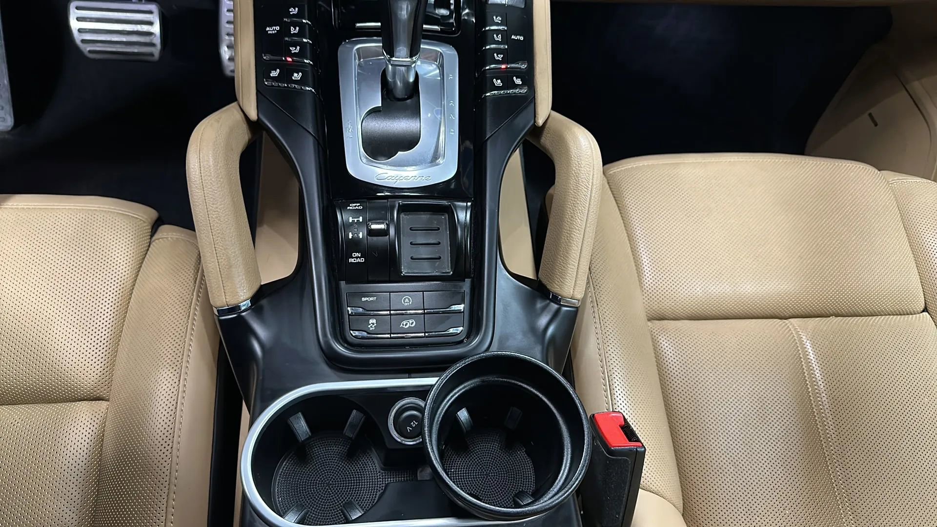 Used 2017 Porsche Cayenne S image 25