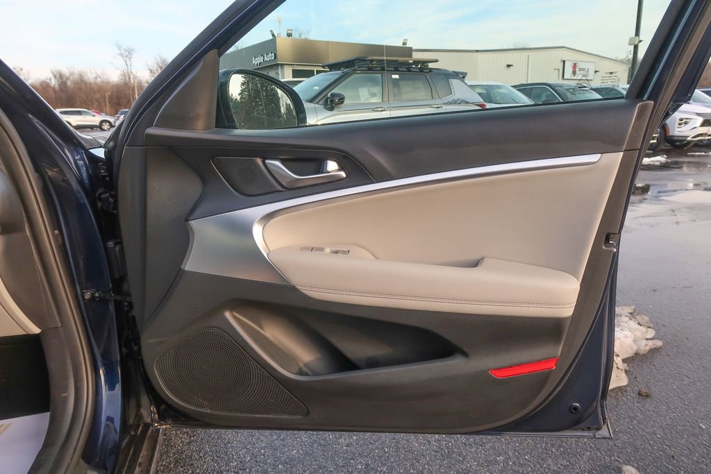 Used 2023 Genesis G70 2.0T image 21