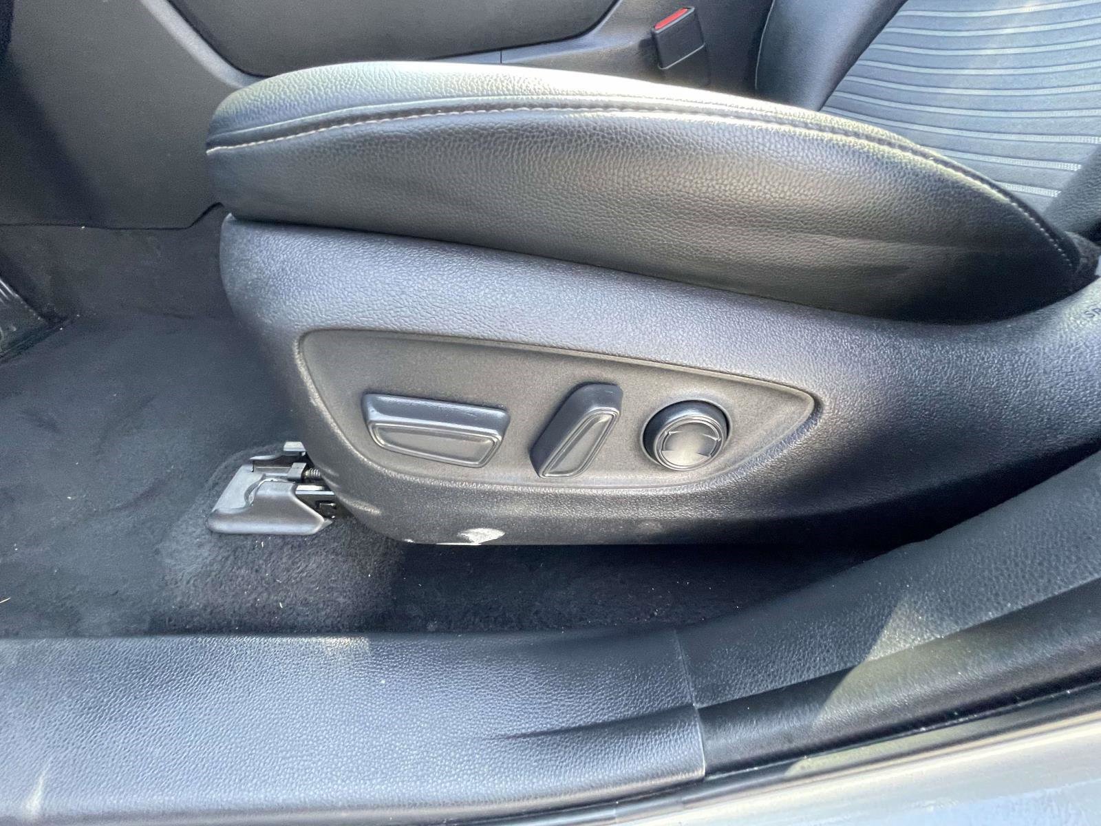 Used 2022 Toyota Highlander XSE AWD/4WD image 18