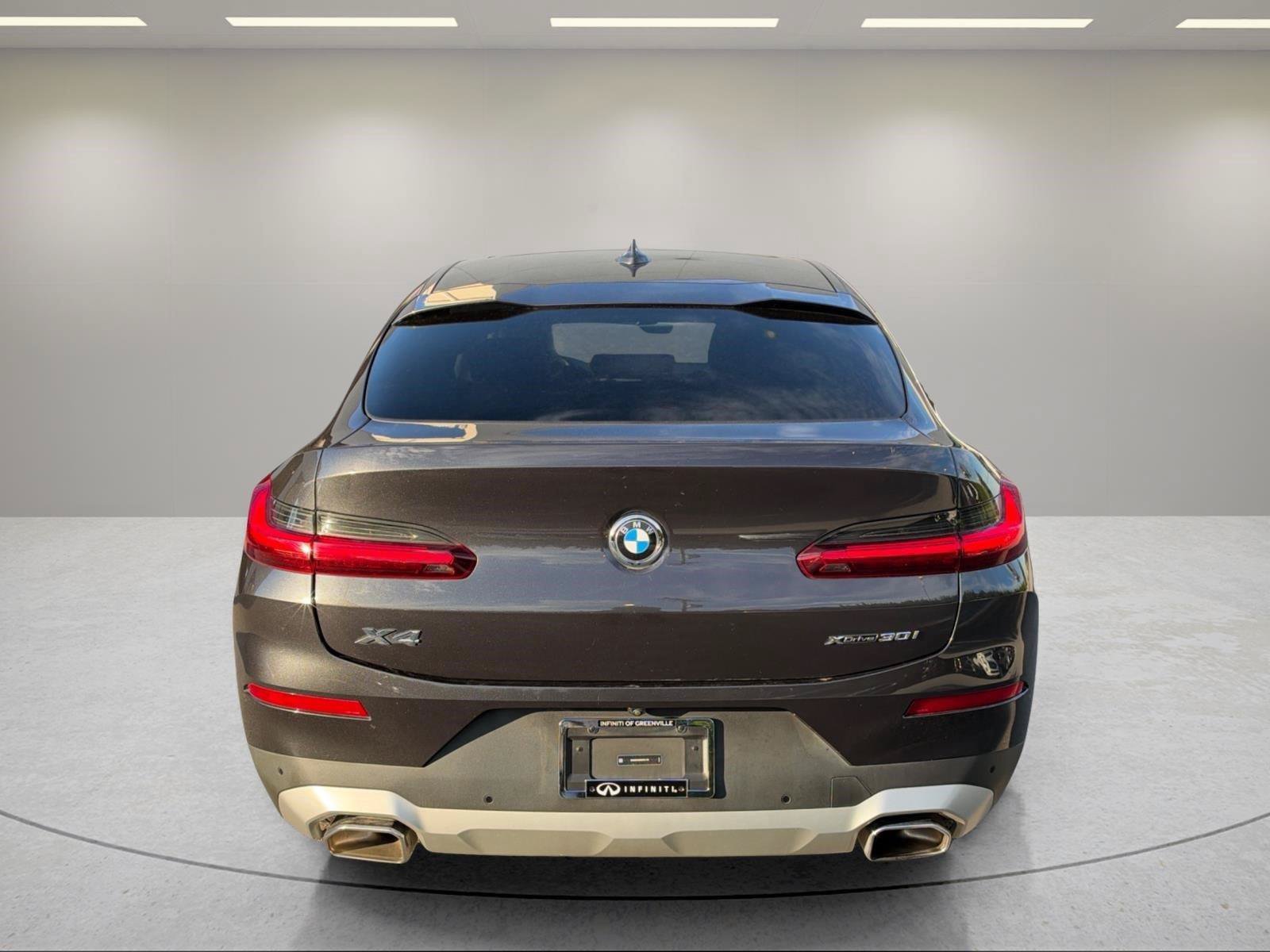 Used 2024 BMW X4 xDrive30i w/ Parking Assistance Package AWD/4WD image 4