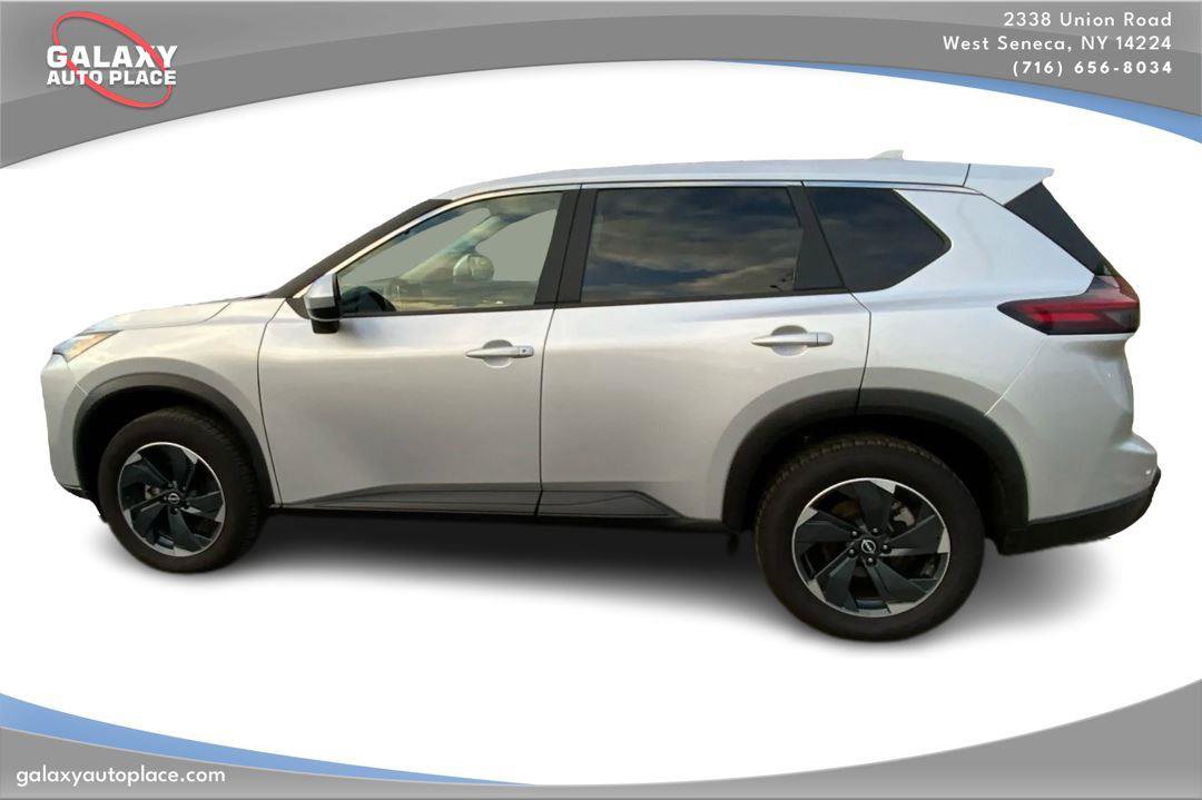 Used 2024 Nissan Rogue SV AWD/4WD image 8