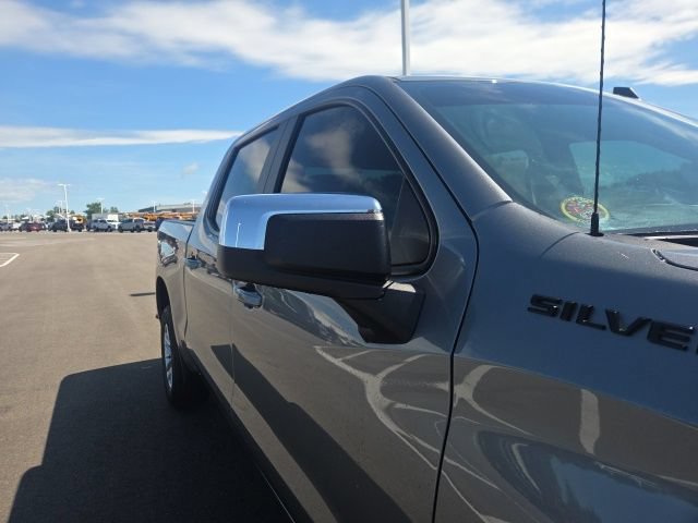 Used 2021 Chevrolet Silverado 1500 LT w/ LPO, Dark Essentials Package AWD/4WD image 5