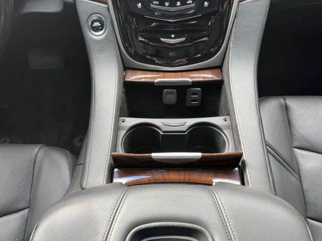 Used 2020 Cadillac Escalade Luxury w/ Escalade Sport Edition AWD/4WD image 15