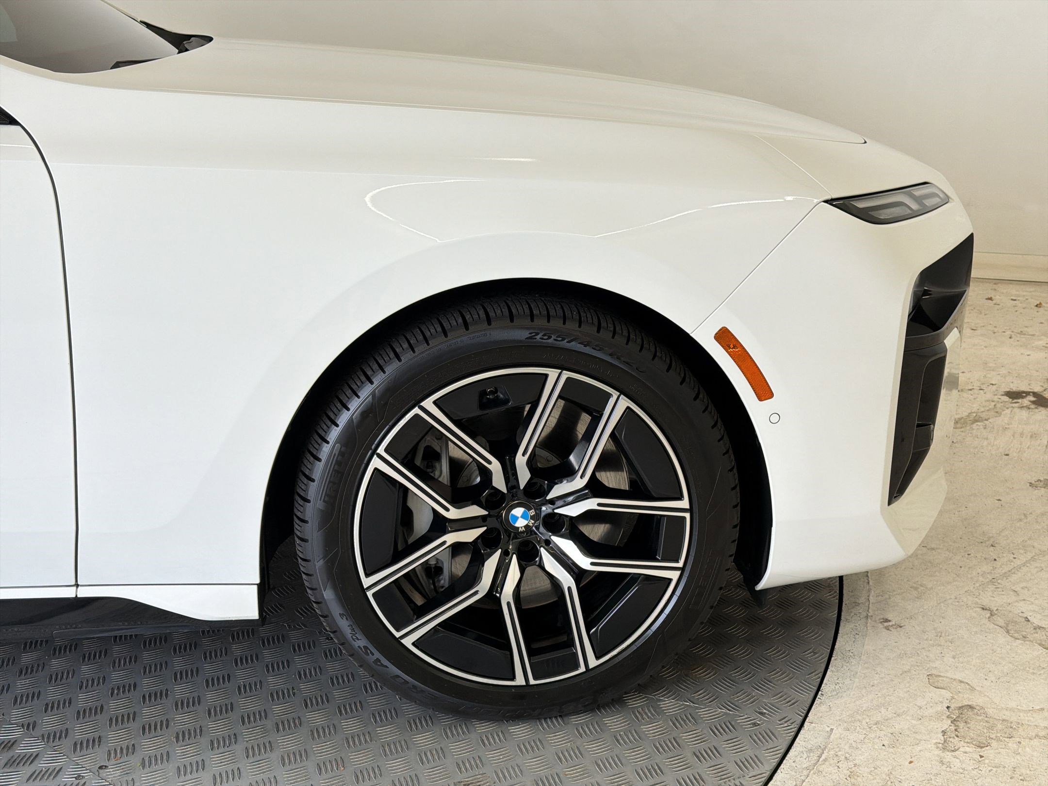 Certified 2024 BMW 760i xDrive AWD/4WD image 12