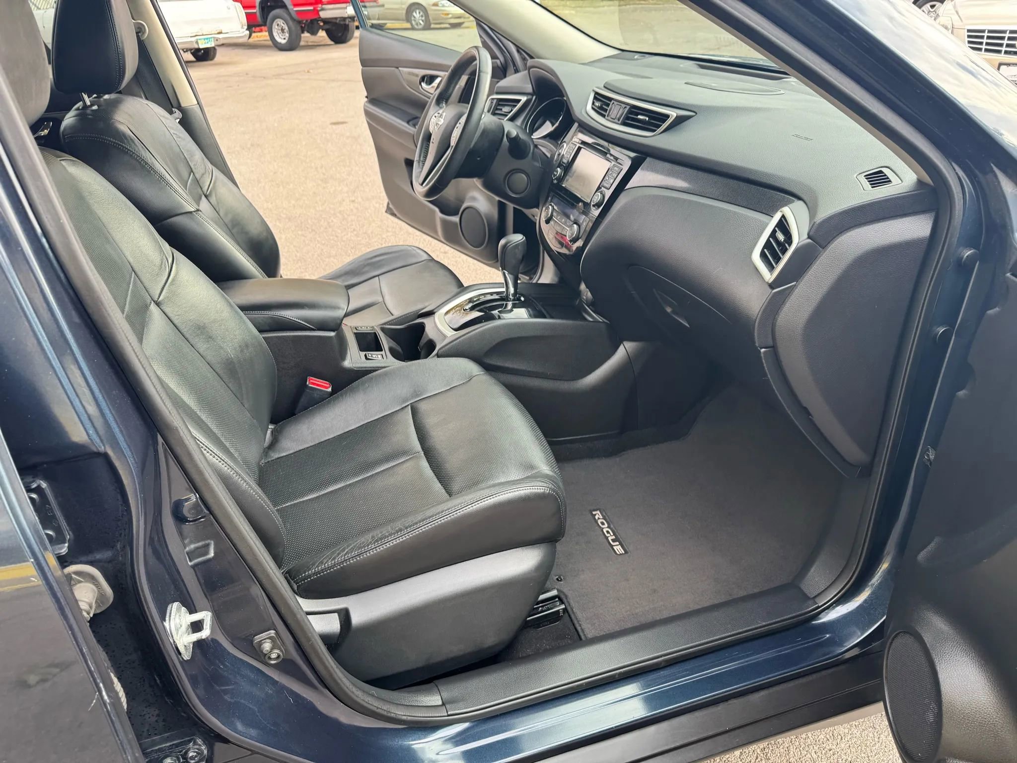 Used 2015 Nissan Rogue SL w/ SL Premium Package image 24