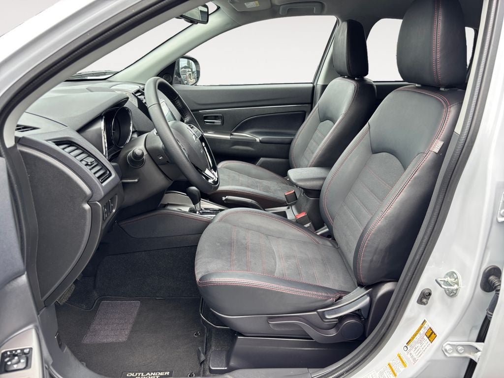 Used 2025 Mitsubishi Outlander Sport SE AWD/4WD image 6