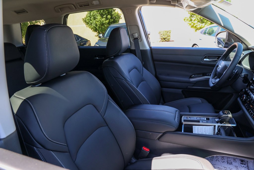 New 2026 Nissan Pathfinder SL w/ Cargo Package FWD image 22