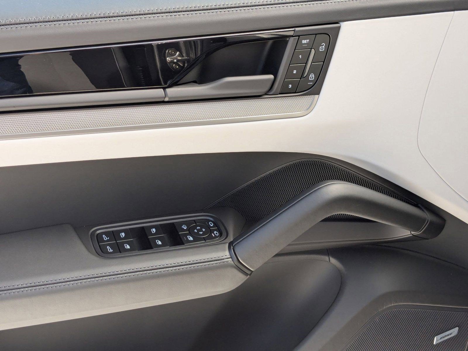 Certified 2025 Porsche Cayenne Coupe image 14