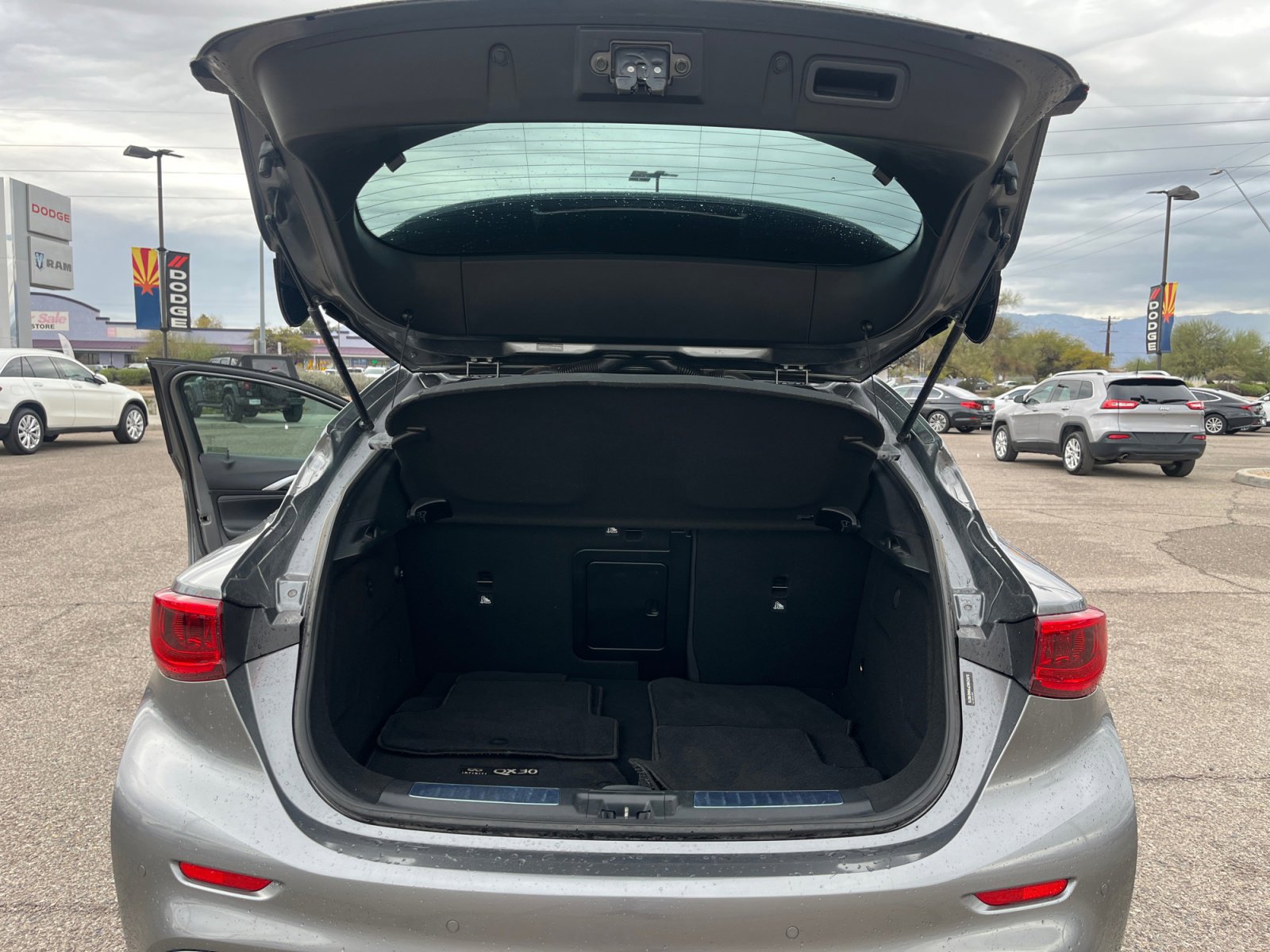 Used 2017 INFINITI QX30 Sport w/ Sport Leather Package image 34