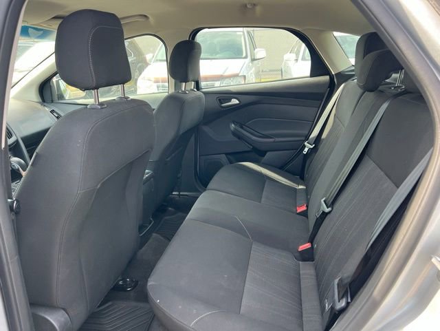 Used 2018 Ford Focus SE w/ SE Winter Package FWD image 13