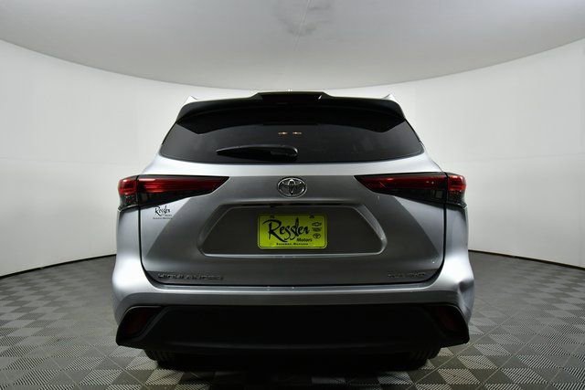 Used 2023 Toyota Highlander XLE image 12