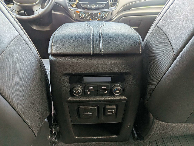 Used 2023 Chevrolet Traverse Premier FWD image 17
