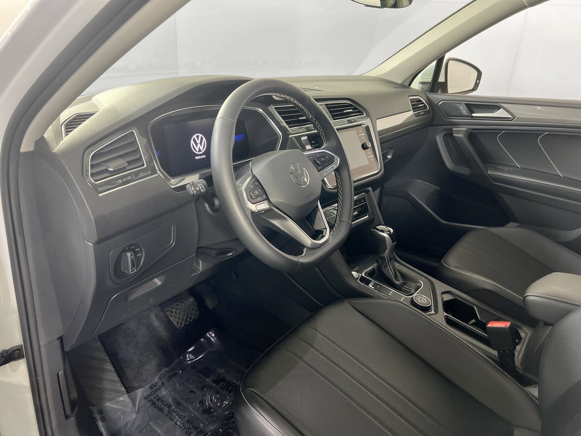 Used 2022 Volkswagen Tiguan SE AWD/4WD image 9