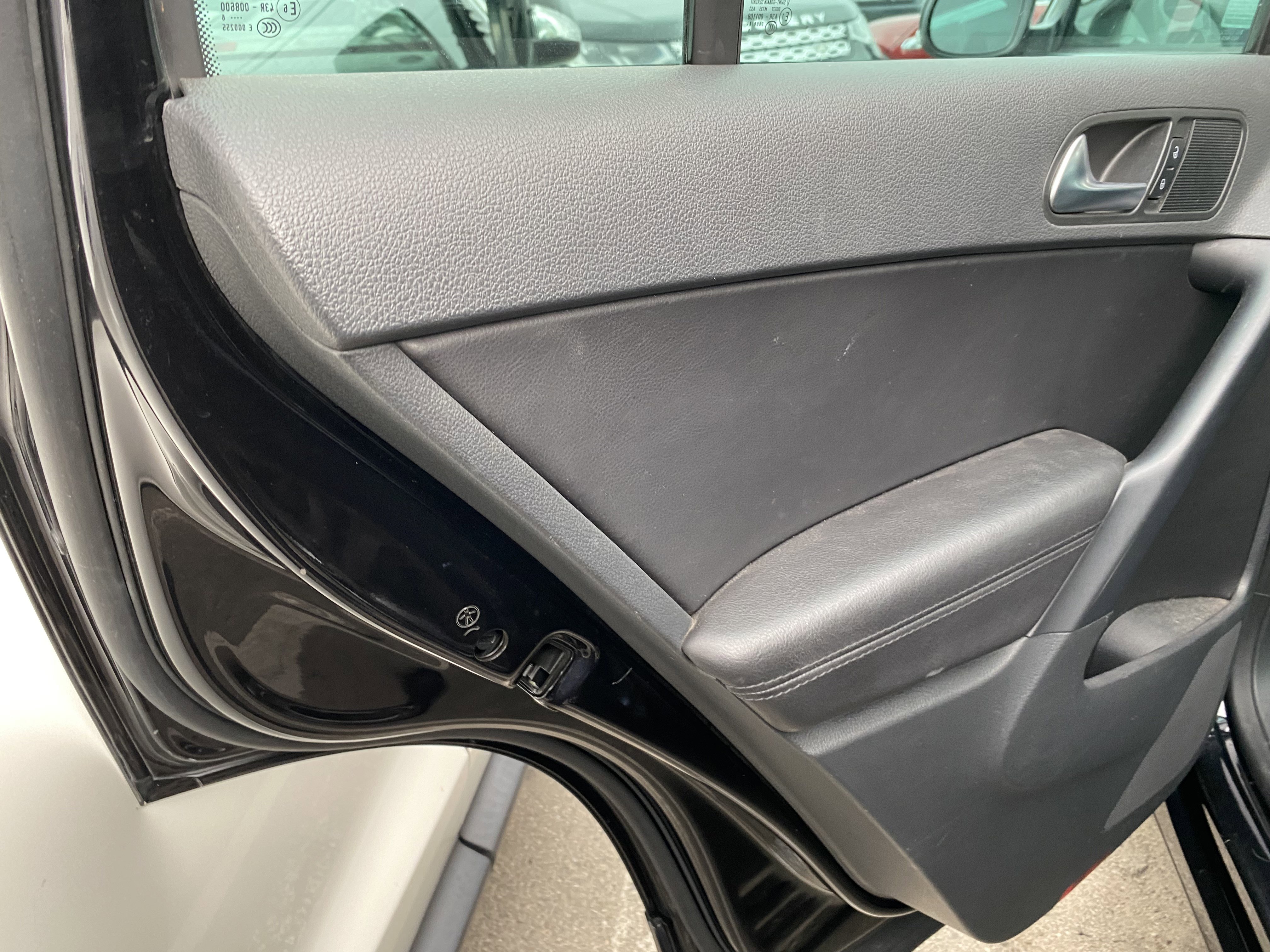 Used 2017 Volkswagen Tiguan Sport image 15