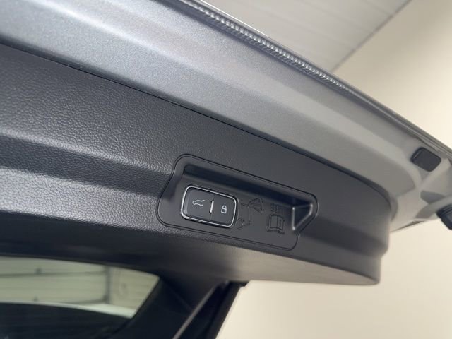 Used 2023 Ford Explorer Platinum w/ Technology Package image 43