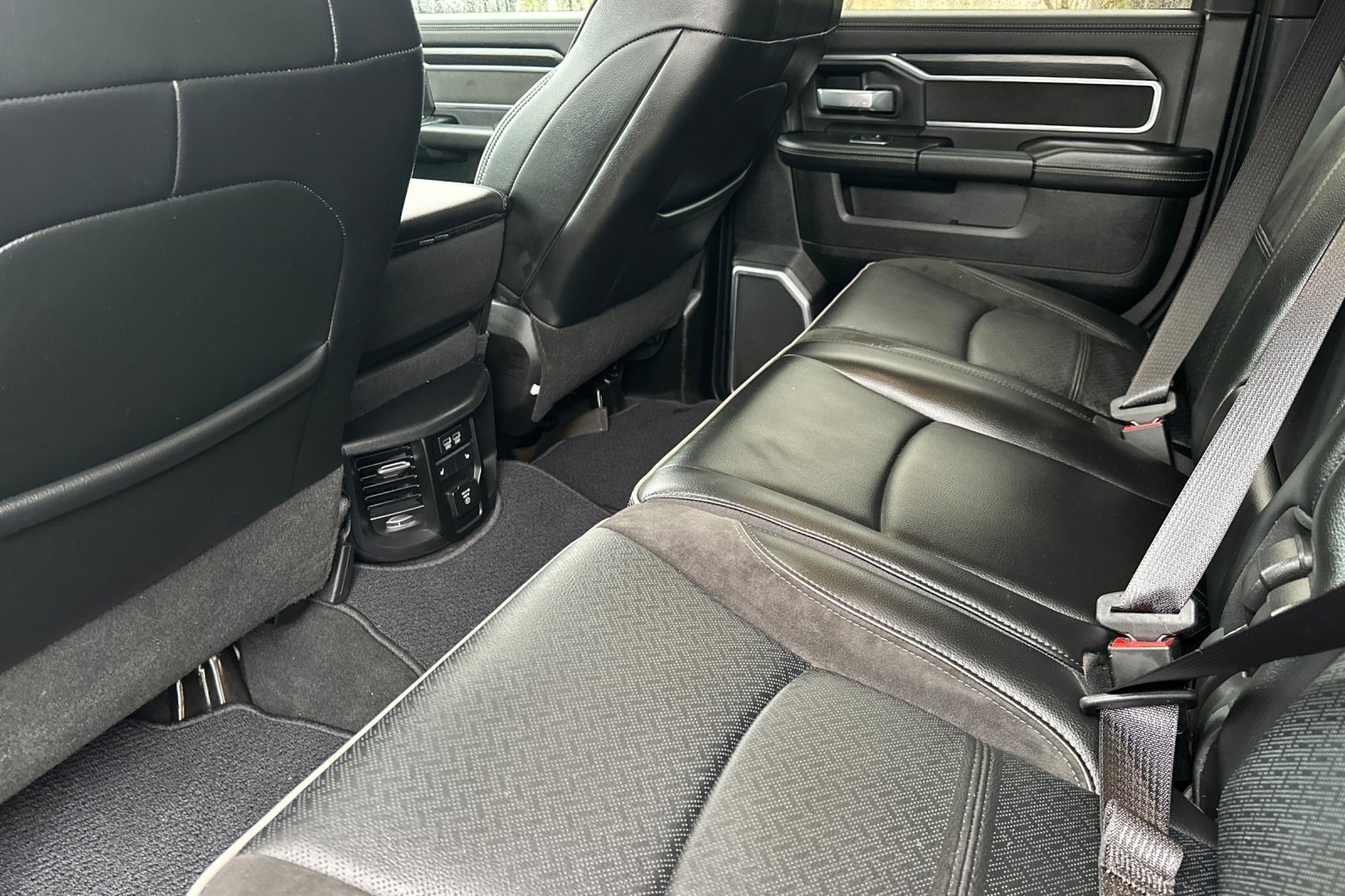 Used 2024 RAM 3500 Laramie w/ Sport Appearance Package image 27