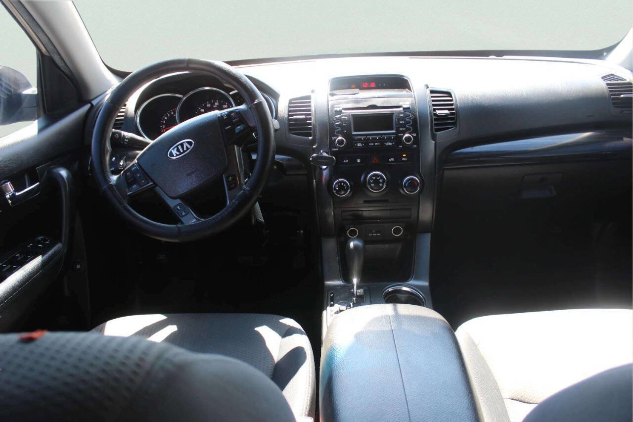 Used 2013 Kia Sorento LX image 6