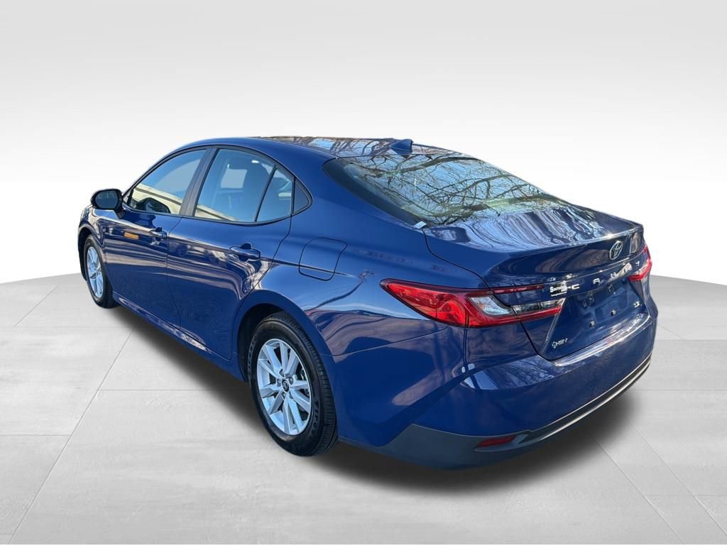 Used 2025 Toyota Camry LE image 3