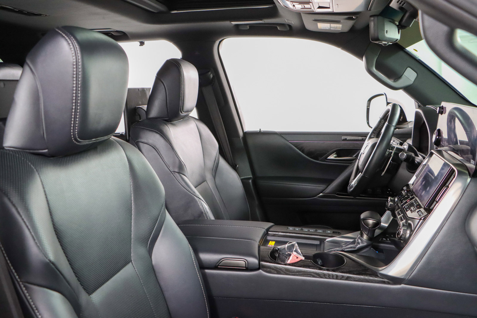 Used 2025 Lexus LX 600 4WD w/ Luxury Package image 31