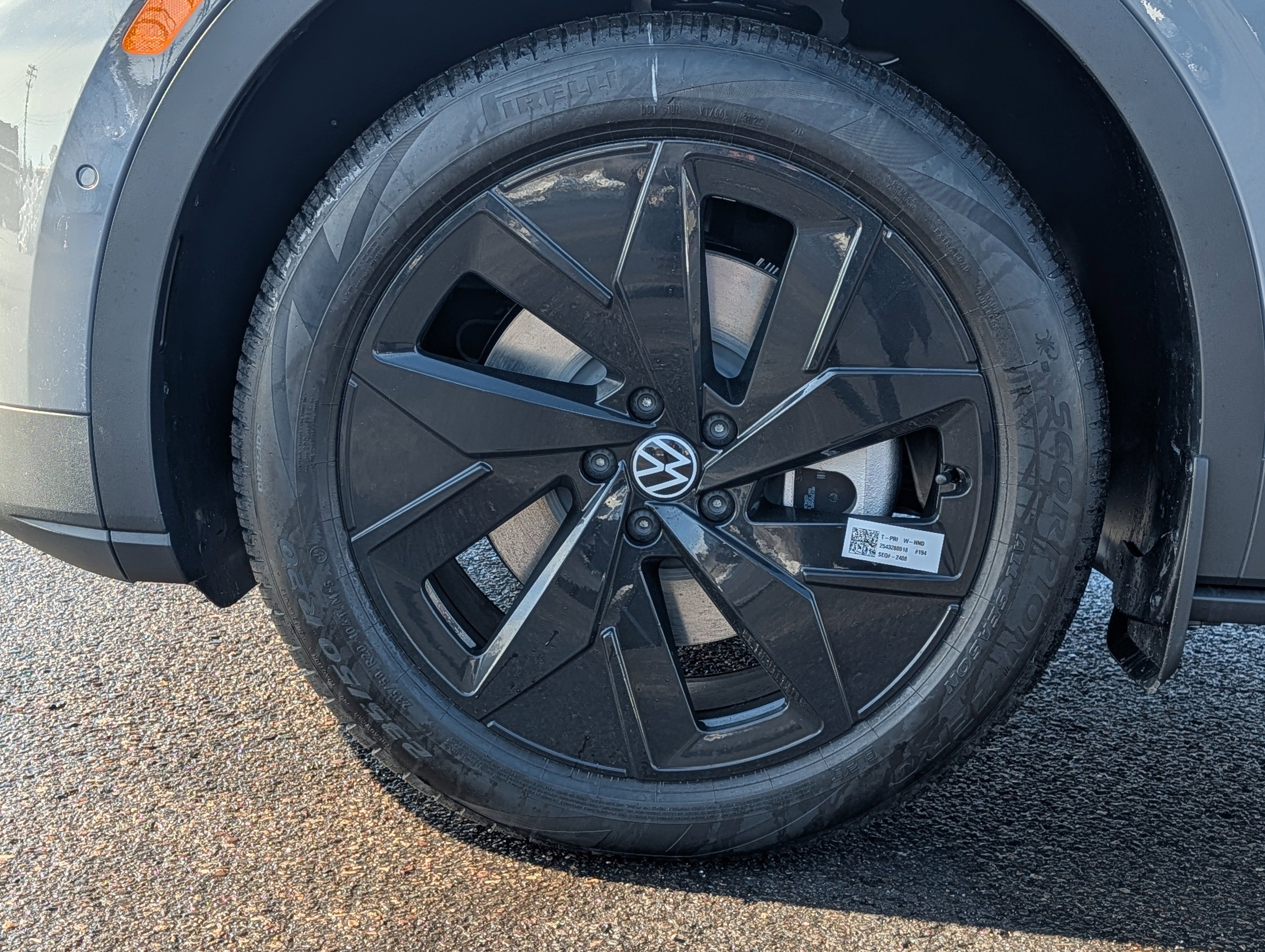 New 2026 Volkswagen ID.4 Pro S Plus image 3