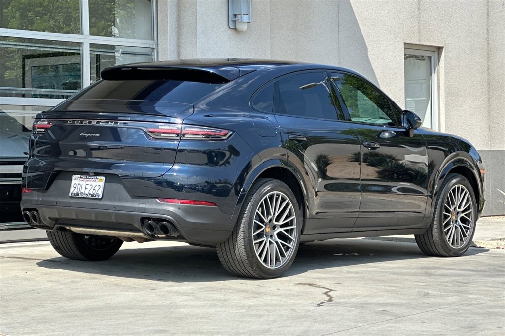Used 2023 Porsche Cayenne Platinum Edition image 7