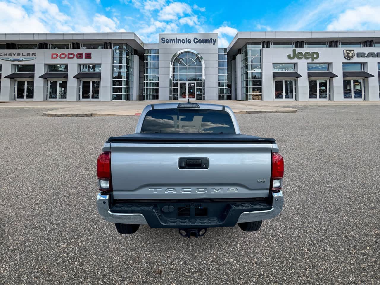 Used 2019 Toyota Tacoma SR5 RWD image 7