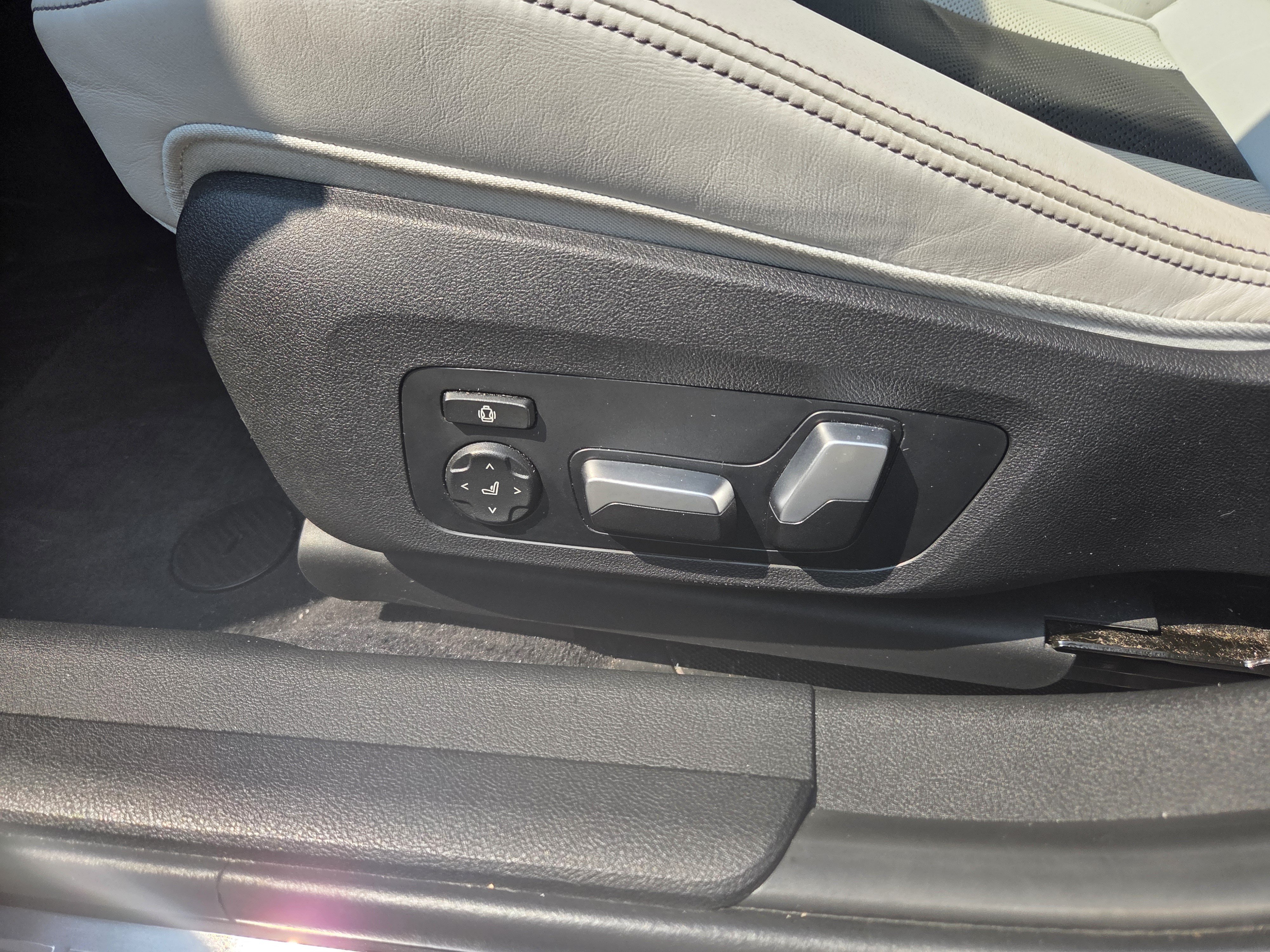 Used 2021 BMW M3 w/ Executive Package RWD image 10