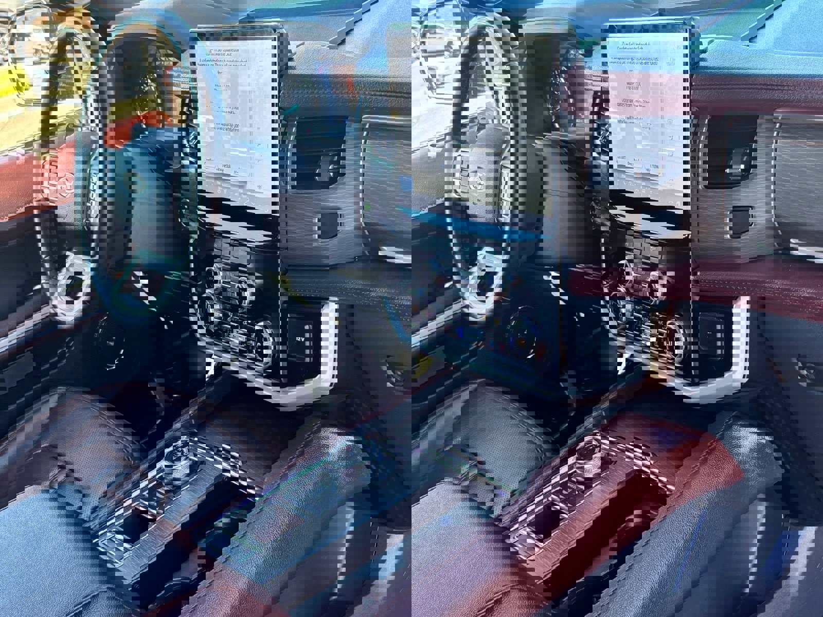 Used 2024 Ford Expedition Limited image 10