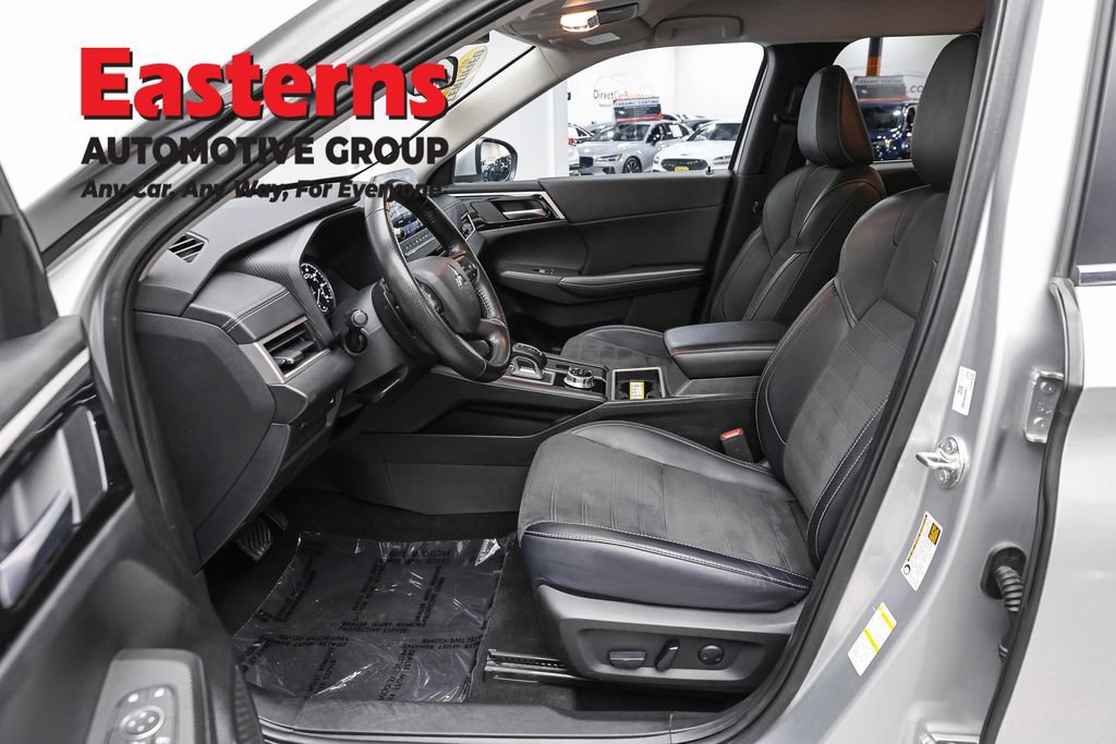 Used 2024 Mitsubishi Outlander SE FWD image 16
