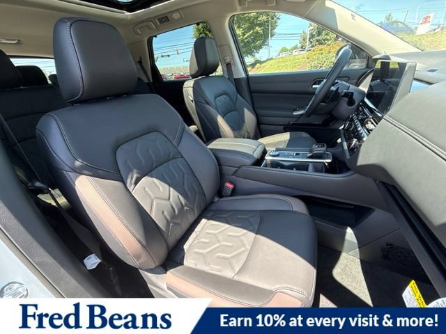 New 2026 Nissan Pathfinder Platinum w/ Cargo Package AWD/4WD image 18