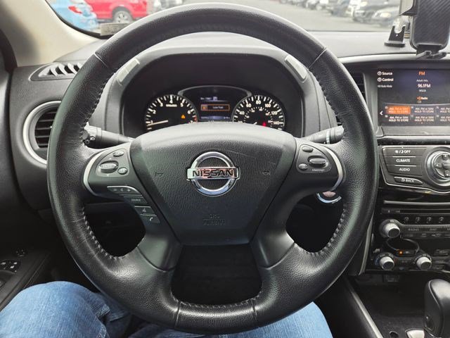 Used 2018 Nissan Pathfinder SV AWD/4WD image 3