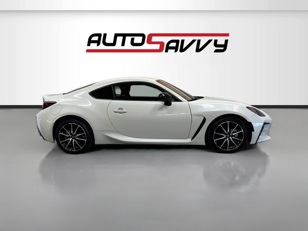 Used 2025 Toyota GR86 w/ ALL Weather Mat Package (TMS) RWD image 8