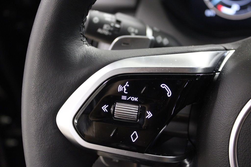 Used 2024 Jaguar E-PACE R-Dynamic SE image 22