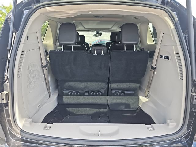Used 2023 Chrysler Pacifica Limited w/ Uconnect Theater Family Group AWD/4WD image 15