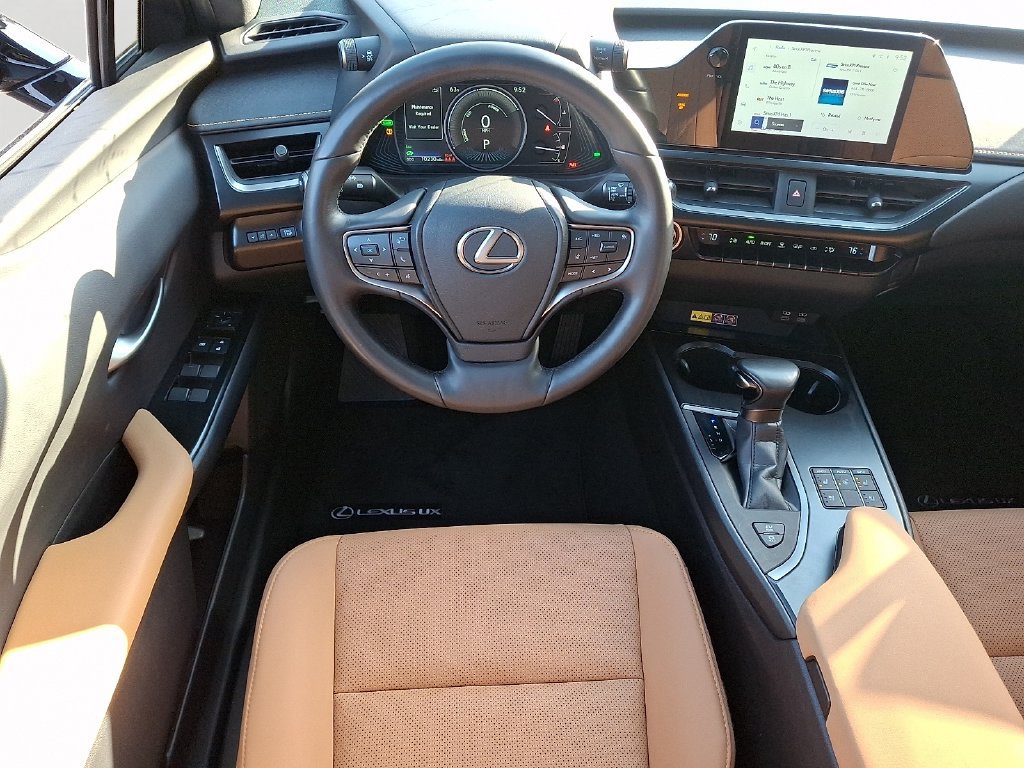 Used 2024 Lexus UX 250h AWD w/ Premium Package image 13