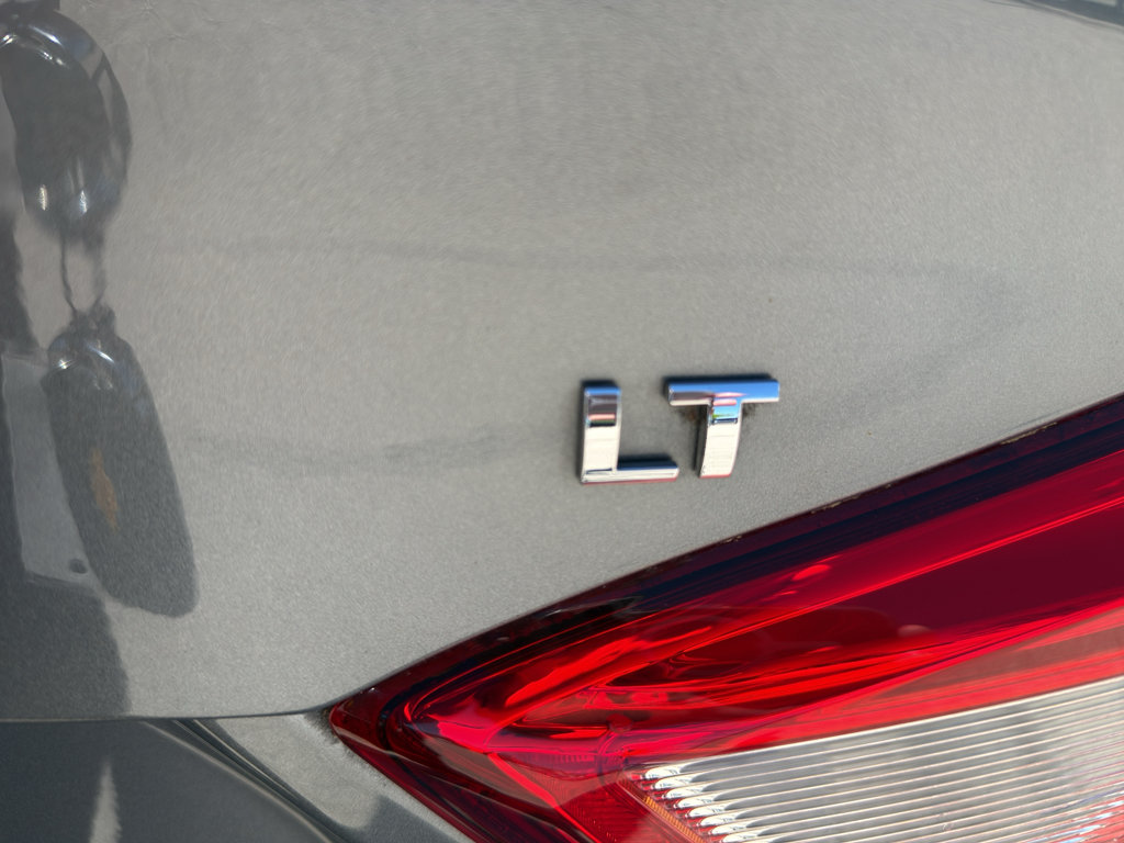 Used 2018 Chevrolet Cruze LT w/ Convenience Package FWD image 9