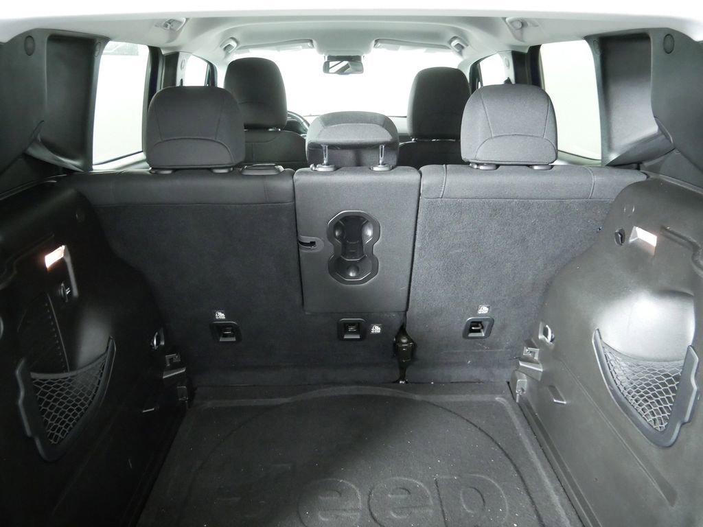 Used 2017 Jeep Renegade Latitude AWD/4WD image 17