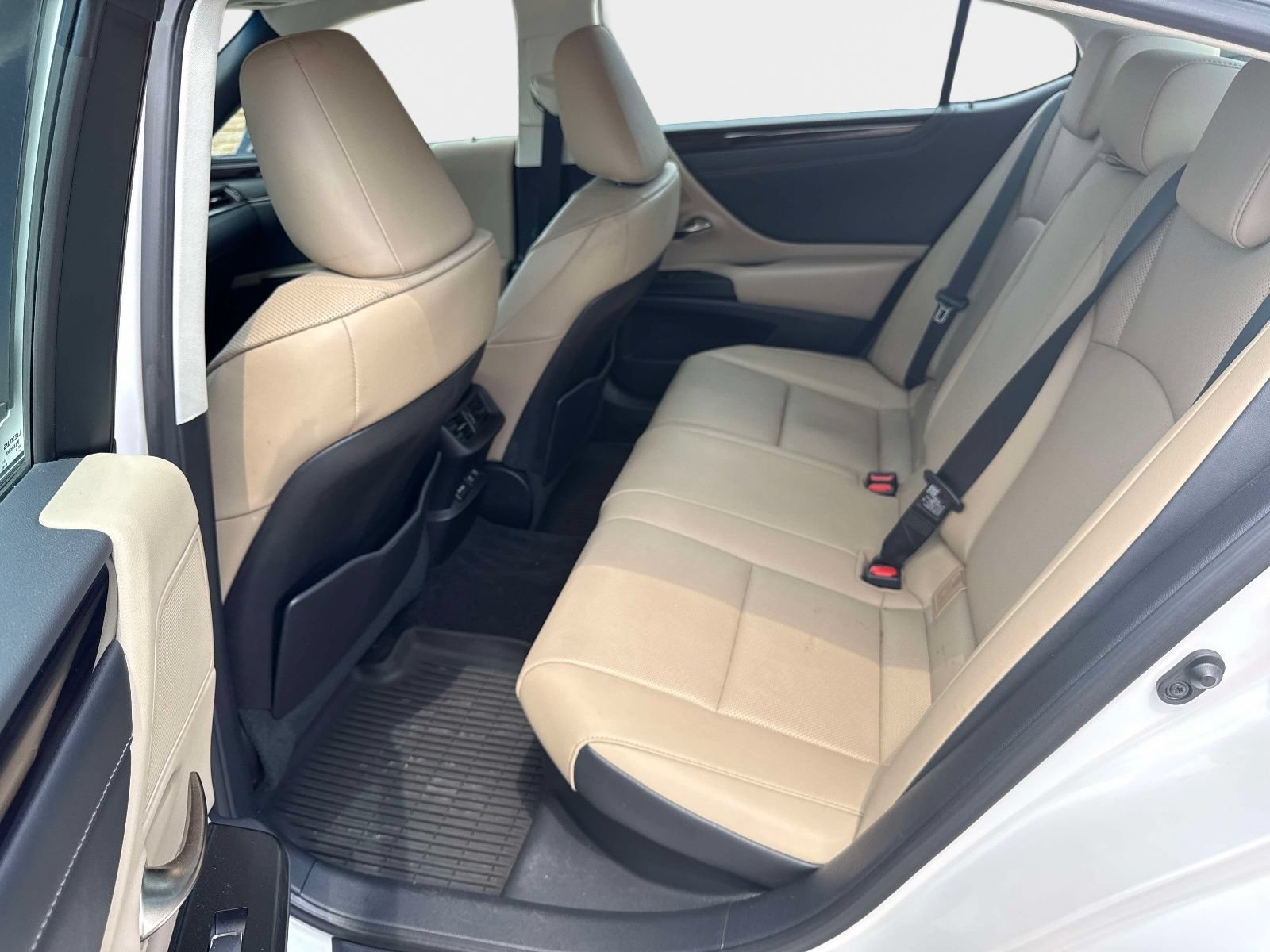 Used 2024 Lexus ES 300h Ultra Luxury w/ Accessory Package (Z2) FWD image 13