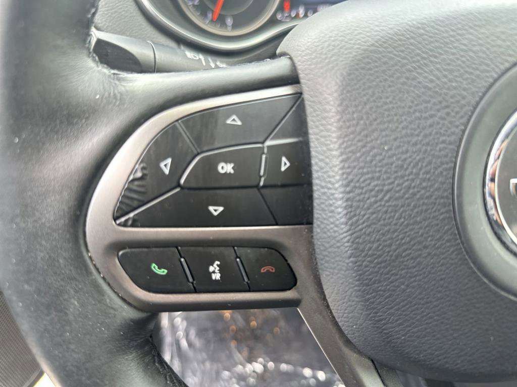 Used 2019 Jeep Cherokee Limited image 24