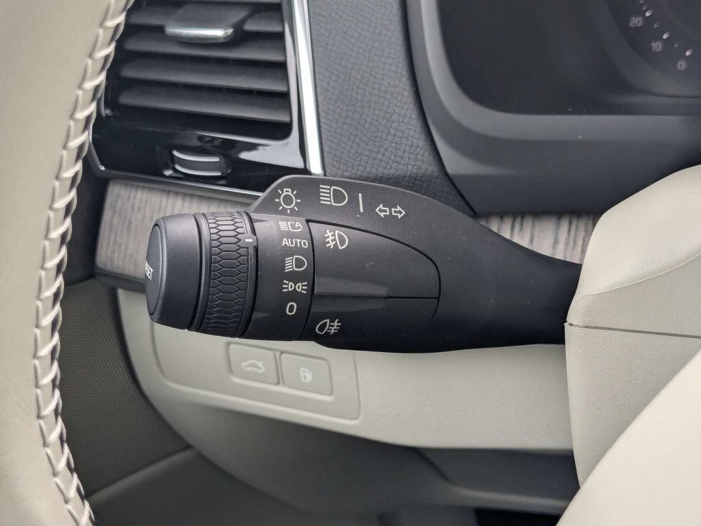 Certified 2023 Volvo XC90 T8 Plus AWD/4WD image 36