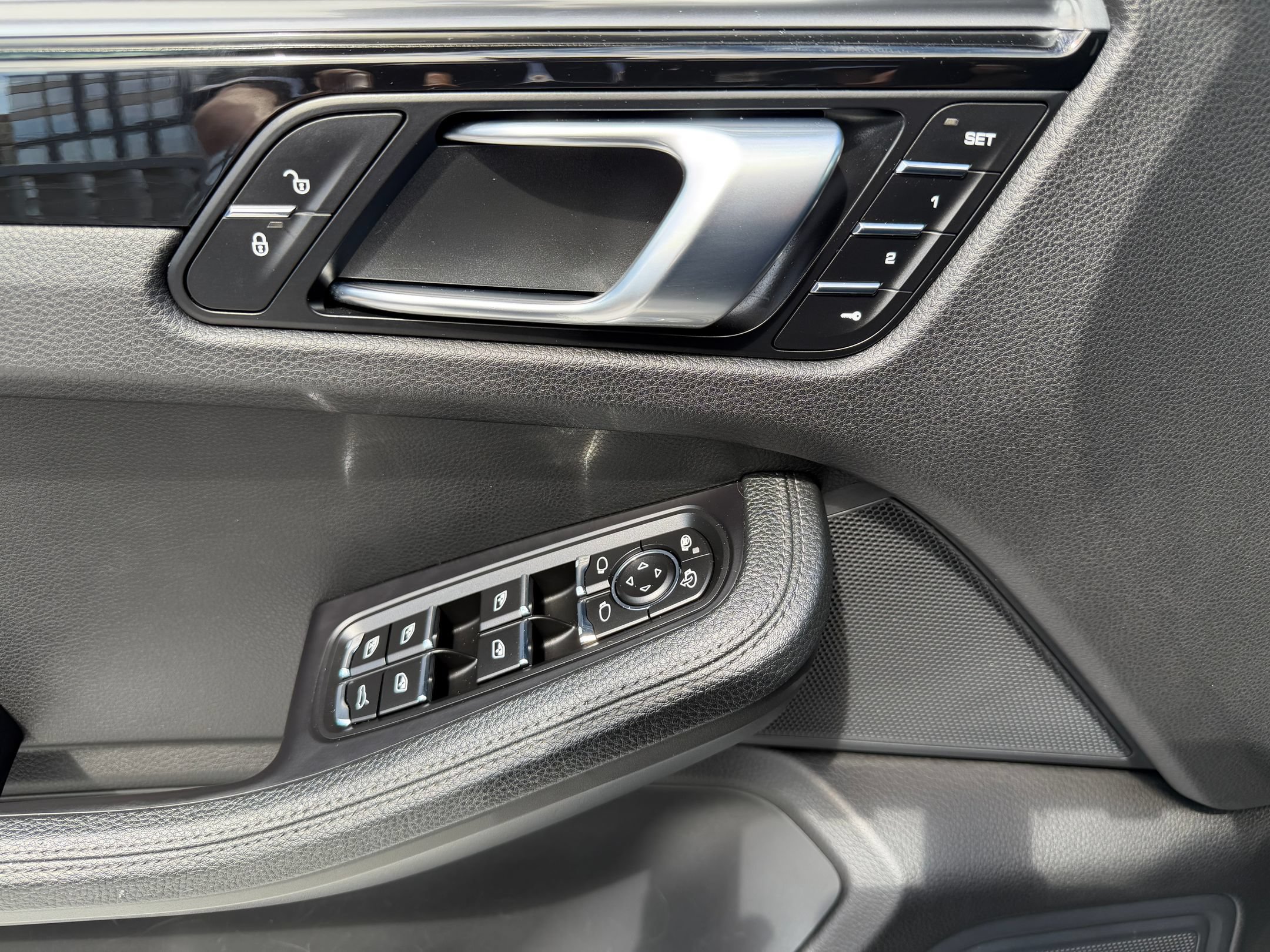 Used 2018 Porsche Macan Sport Edition AWD/4WD image 32