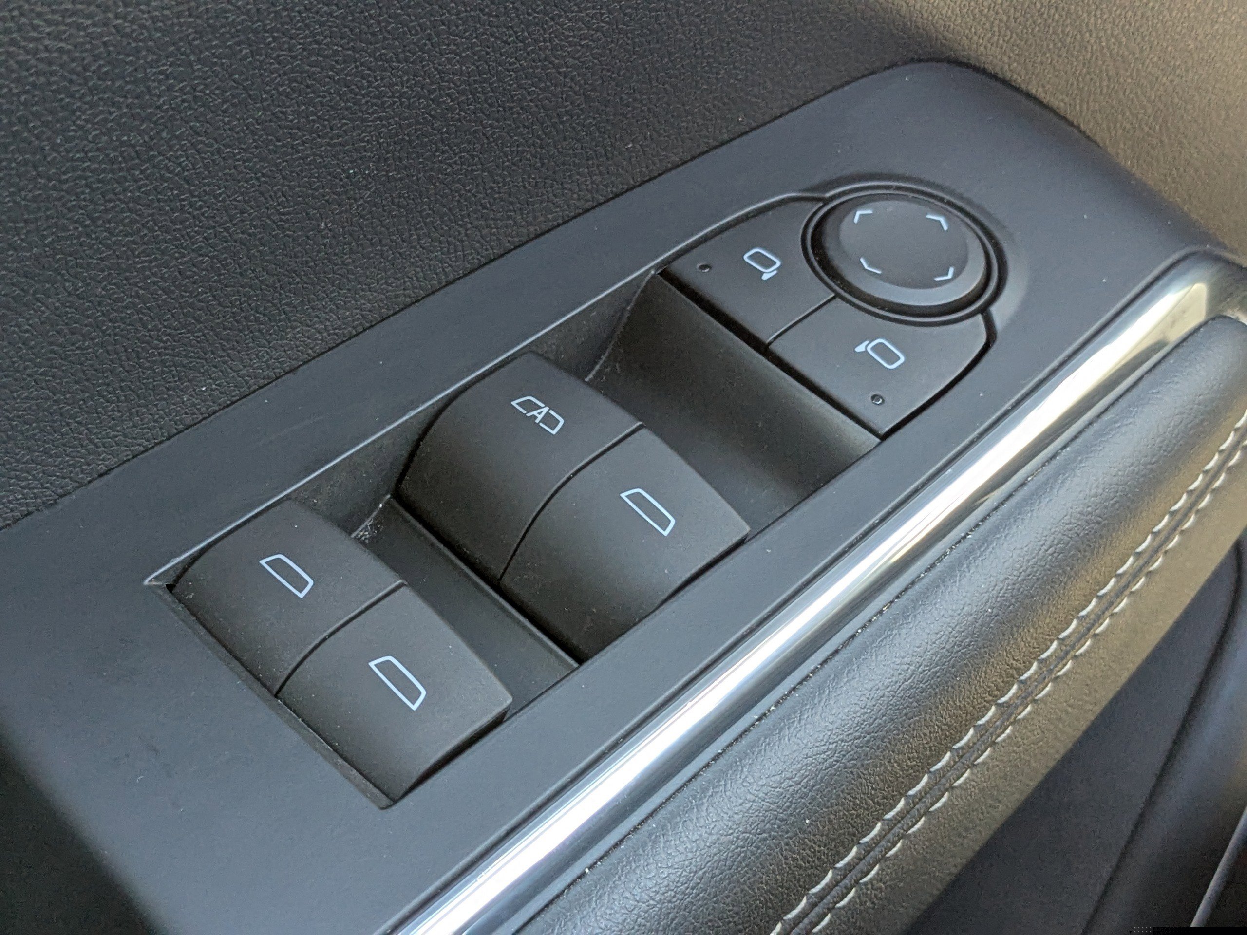 Used 2024 GMC Acadia Elevation image 25