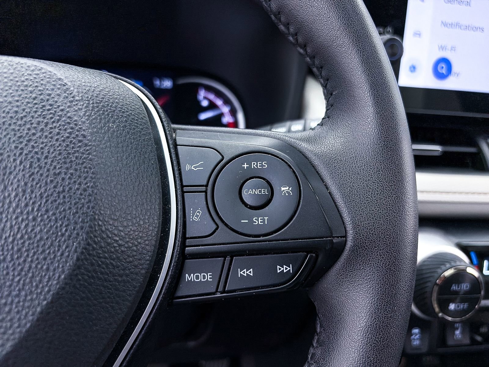 Used 2023 Toyota RAV4 XLE Premium image 34