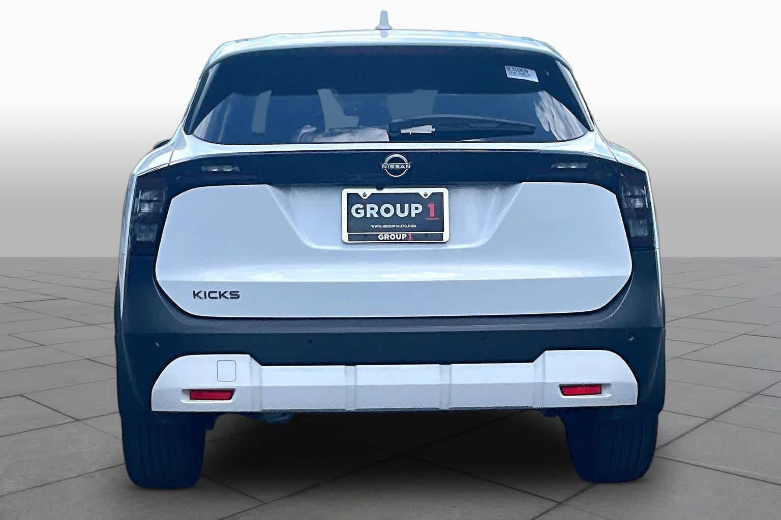 Used 2025 Nissan Kicks SV w/ Charging Package FWD image 5